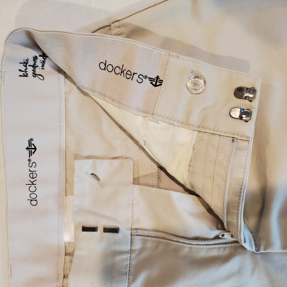 Dockers khakis pants